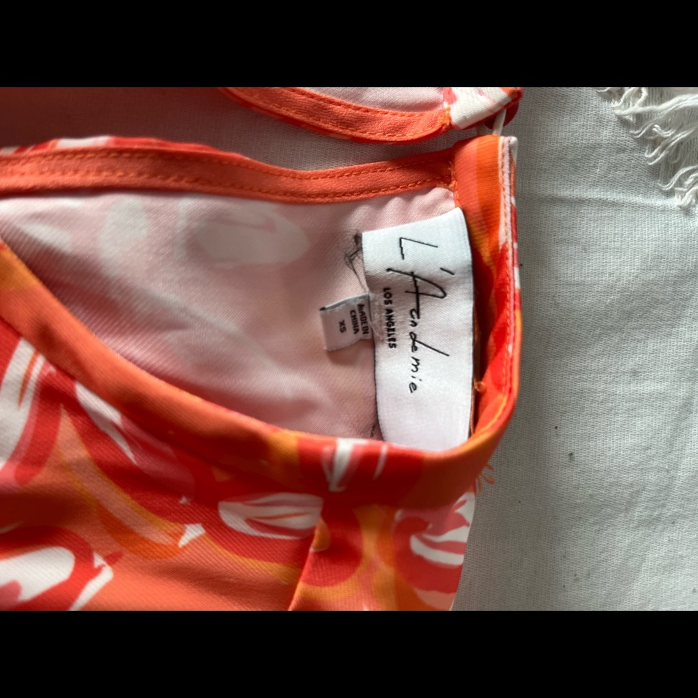 Revolve Top - Picture 2 of 2